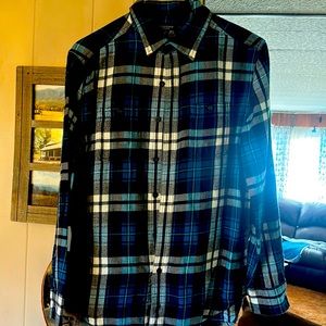 Men’s SIZE MEDIUM American Eagle flannel.